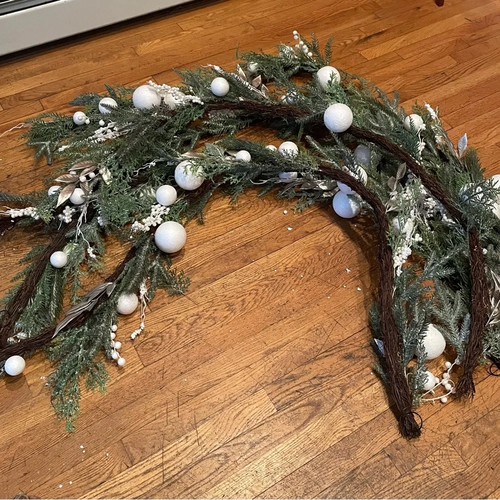 🤍5 Elegant Holiday Garland with White Accents🤍